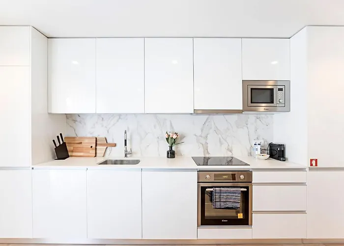 New Cozy And Modern In The Heart Of Апартаменты Порту